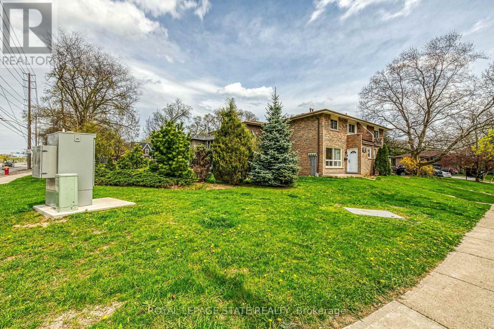 Photo 4 of 2 977 Francis Road, Burlington ON