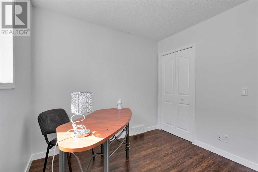 Single Family House 4 Level for Sale in  SOMERSIDE Grove SW Somerset Calgary 