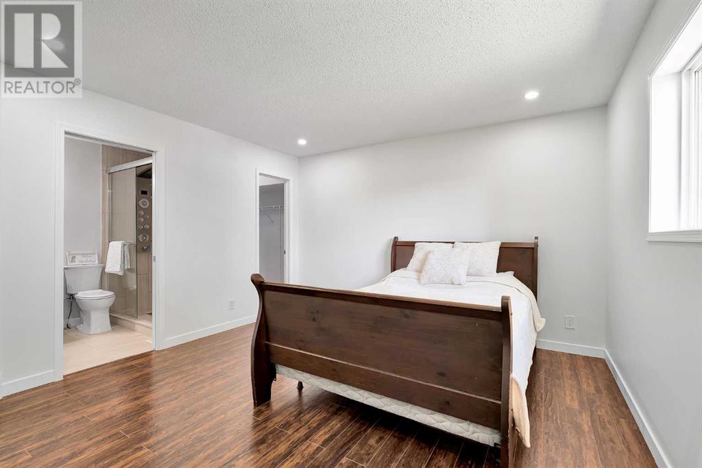 Single Family House 4 Level for Sale in  SOMERSIDE Grove SW Somerset Calgary 