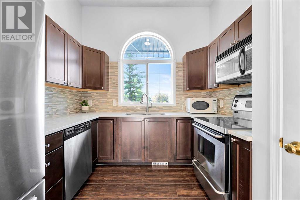 Single Family House 4 Level for Sale in  SOMERSIDE Grove SW Somerset Calgary 