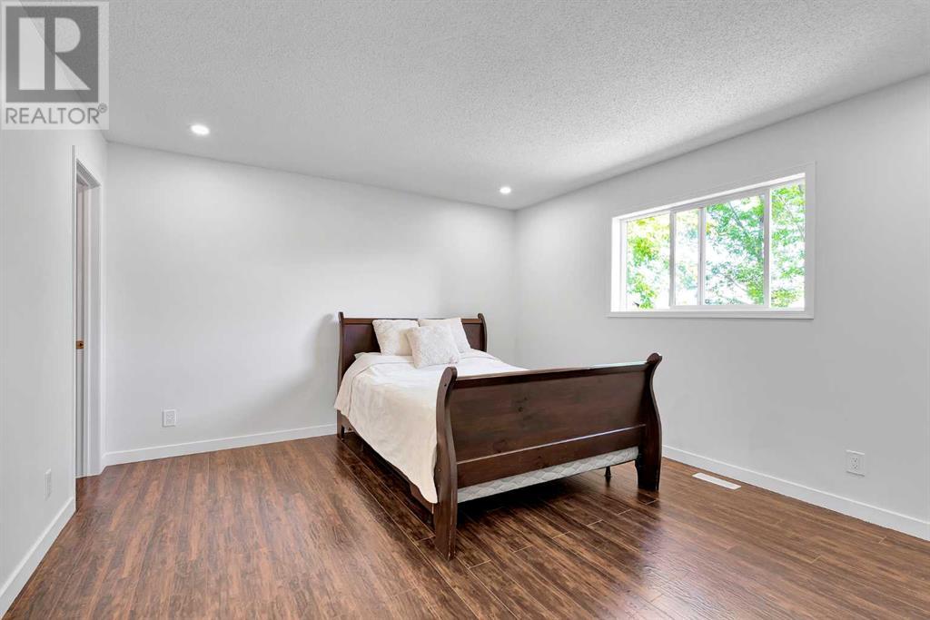 Single Family House 4 Level for Sale in  SOMERSIDE Grove SW Somerset Calgary 