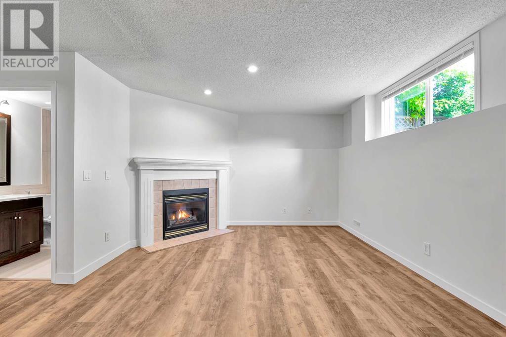 Single Family House 4 Level for Sale in  SOMERSIDE Grove SW Somerset Calgary 