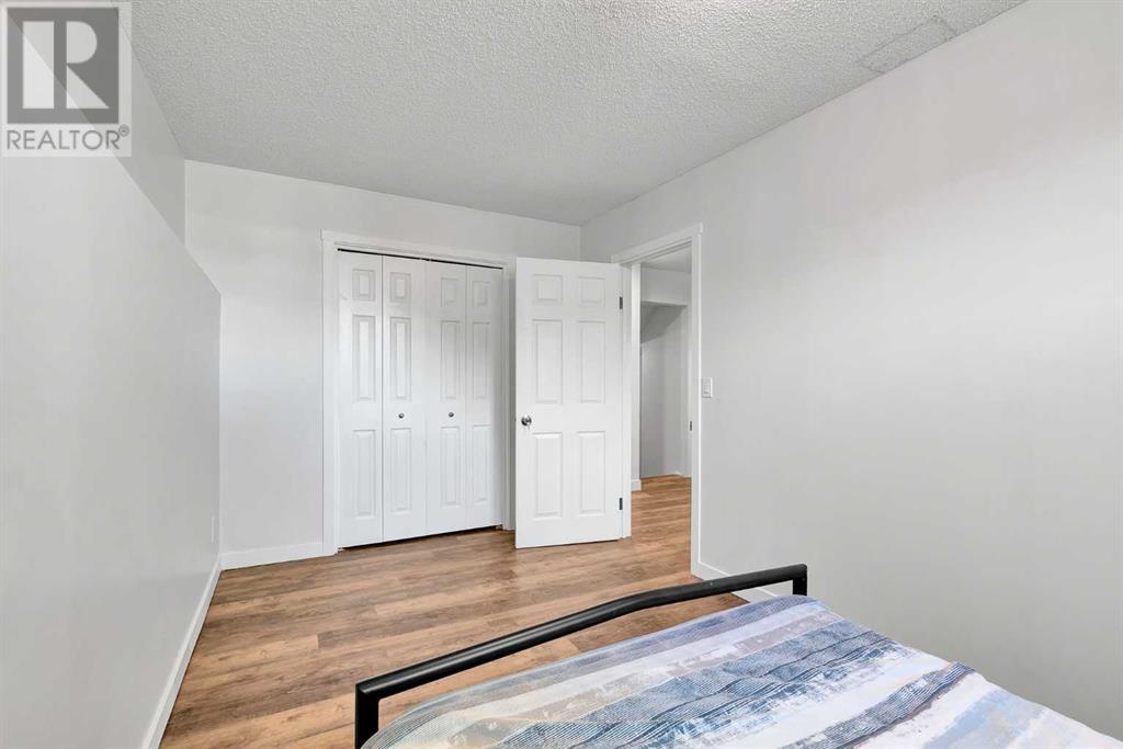 Single Family House 4 Level for Sale in  SOMERSIDE Grove SW Somerset Calgary 