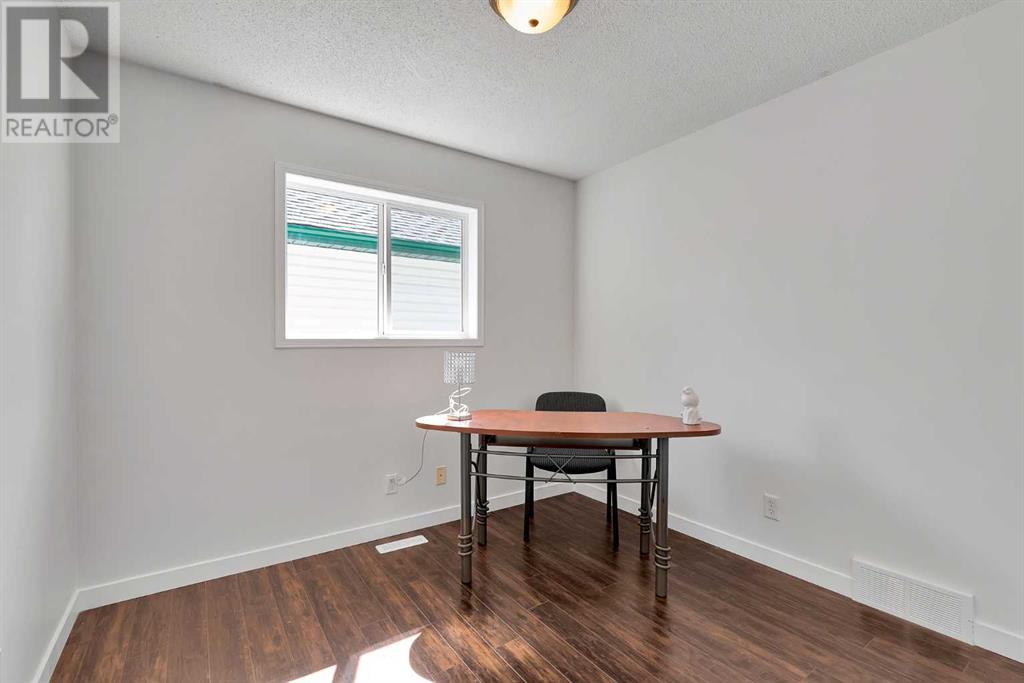 Single Family House 4 Level for Sale in  SOMERSIDE Grove SW Somerset Calgary 