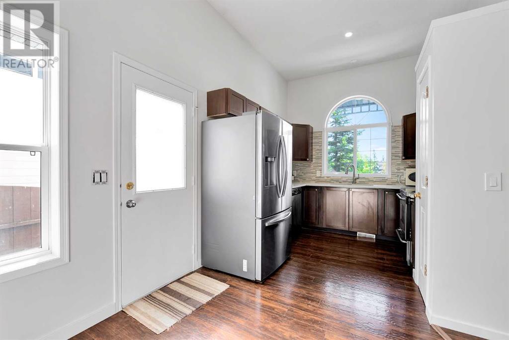 Single Family House 4 Level for Sale in  SOMERSIDE Grove SW Somerset Calgary 