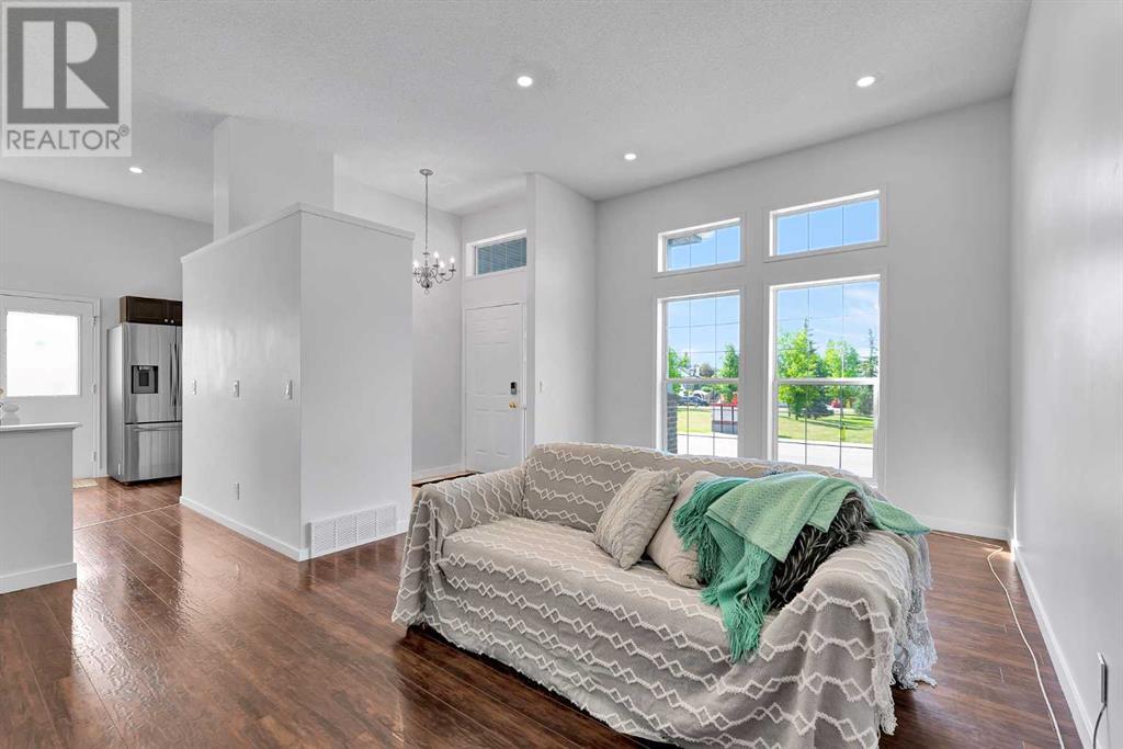 Single Family House 4 Level for Sale in  SOMERSIDE Grove SW Somerset Calgary 