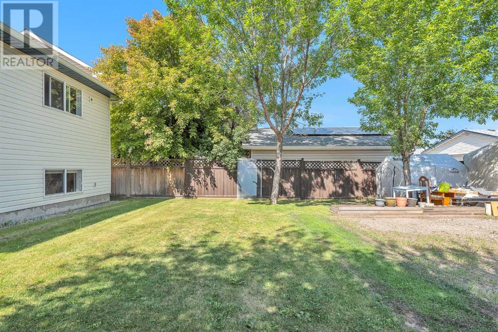 Single Family House 4 Level for Sale in  SOMERSIDE Grove SW Somerset Calgary 