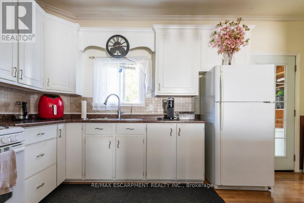 Photo 10 of 67 Beechwood Avenue, Hamilton ON
