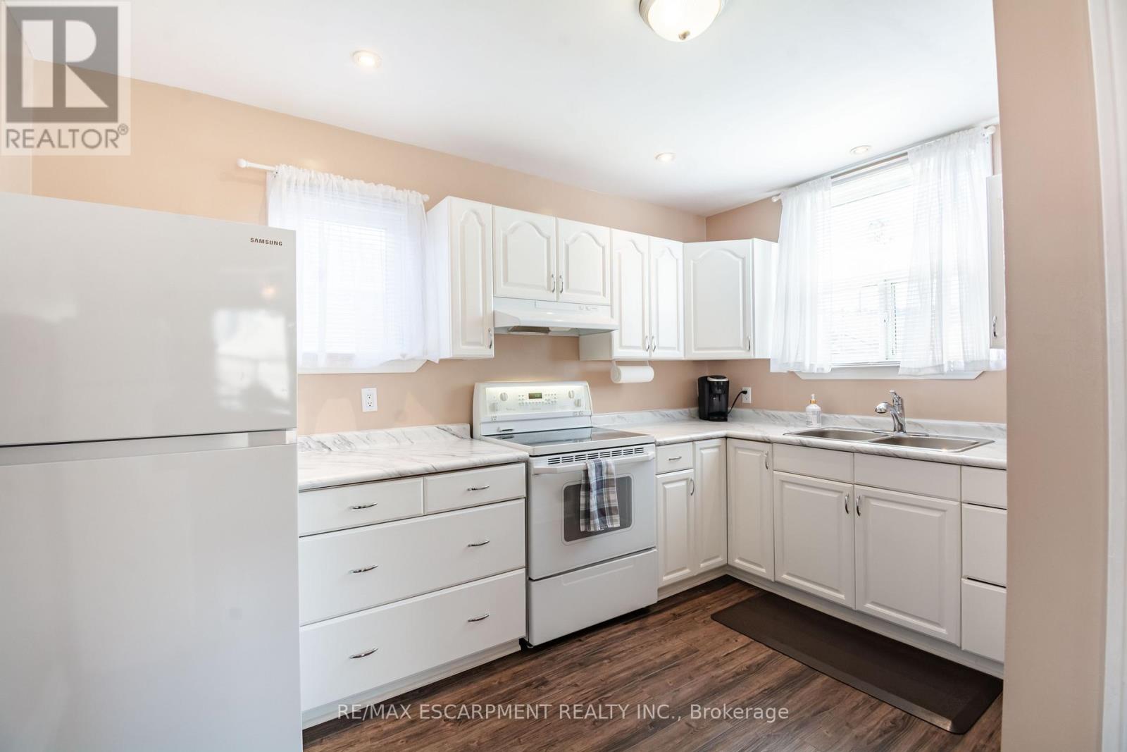 Single Family House for Sale in  COCHRANE ROAD Hamilton (Rosedale) 