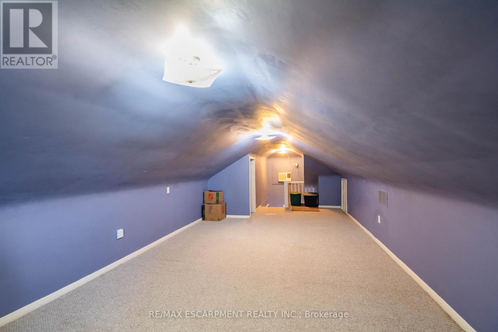 Single Family House for Sale in  COCHRANE ROAD Hamilton (Rosedale) 