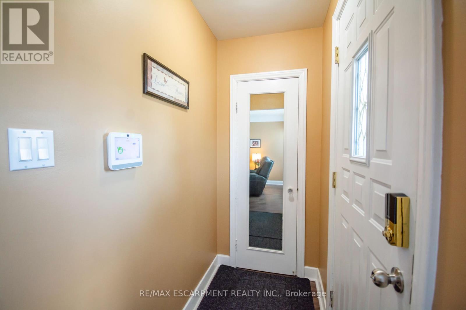 Single Family House for Sale in  COCHRANE ROAD Hamilton (Rosedale) 