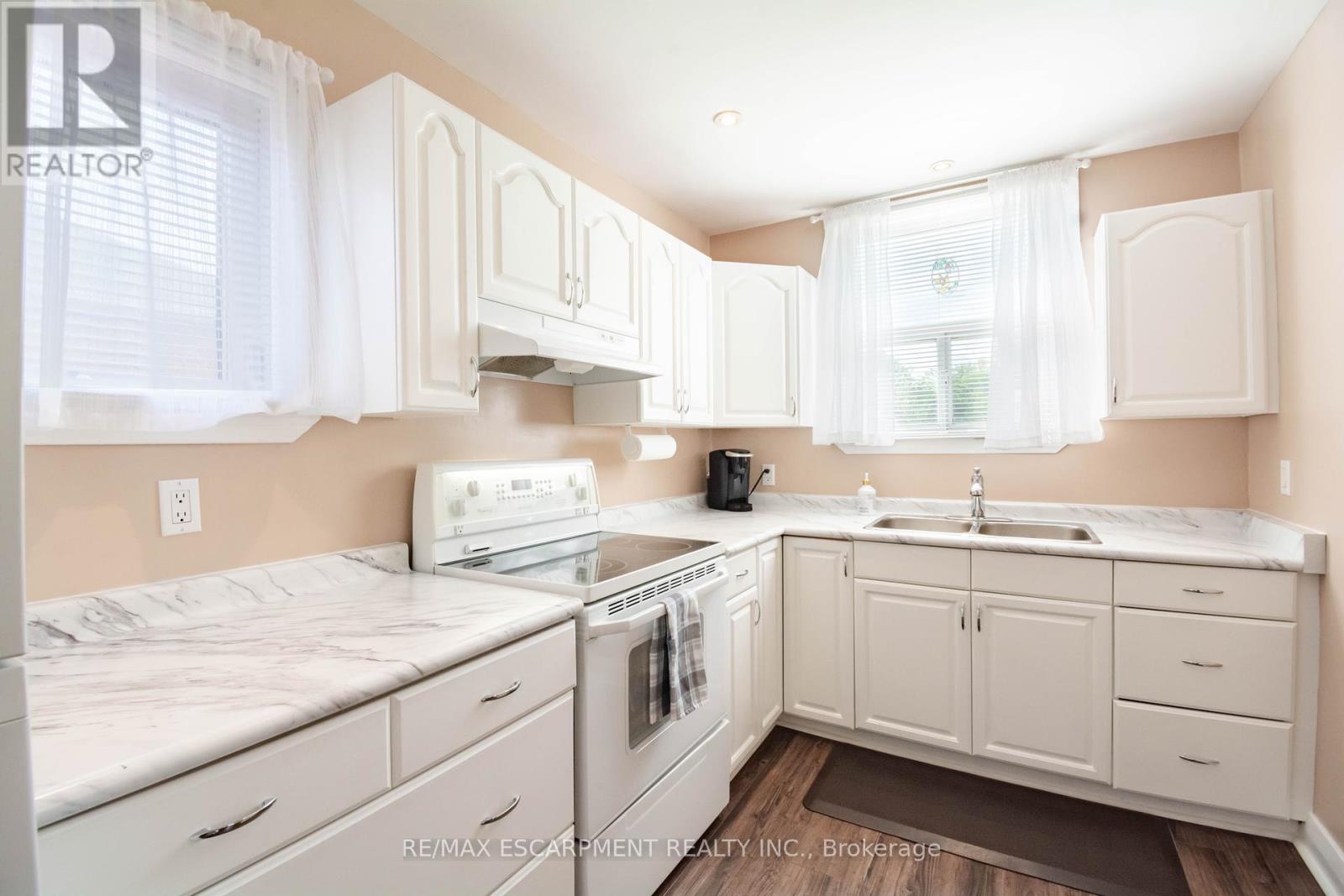 Single Family House for Sale in  COCHRANE ROAD Hamilton (Rosedale) 