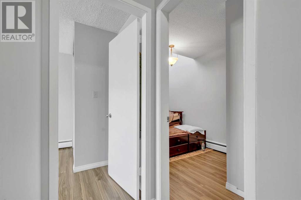 Single Family House for Sale in    Street SW Glenbrook Calgary 