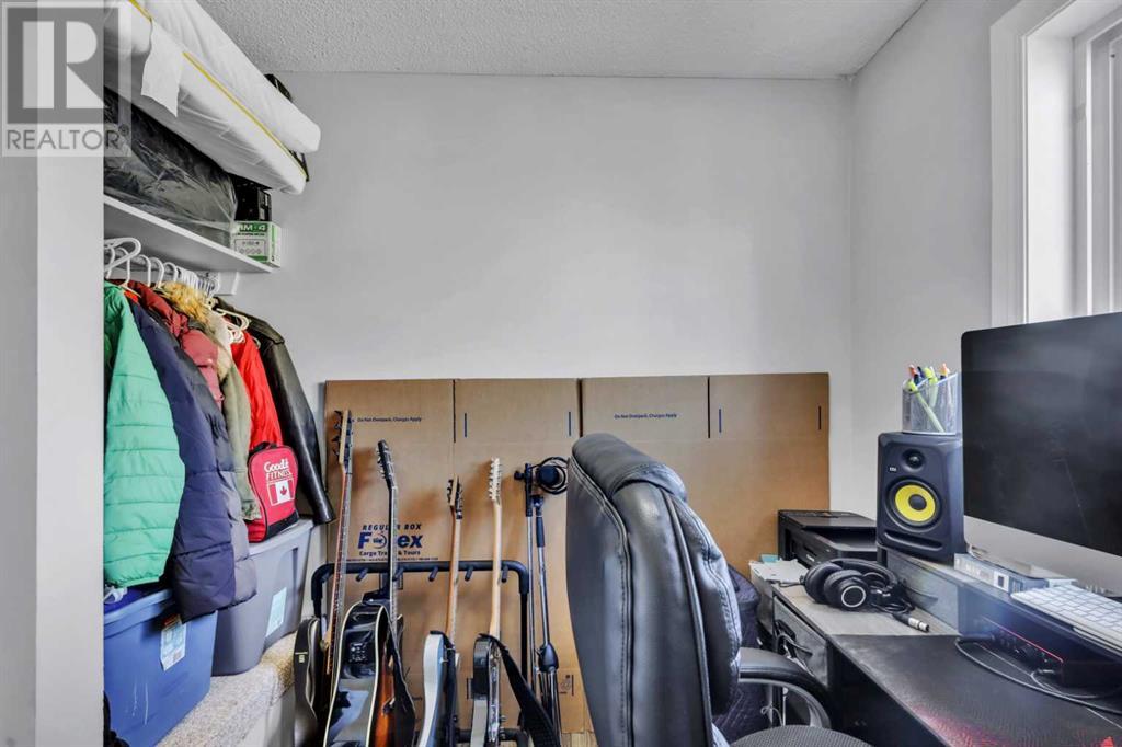 Single Family House for Sale in    Street SW Glenbrook Calgary 
