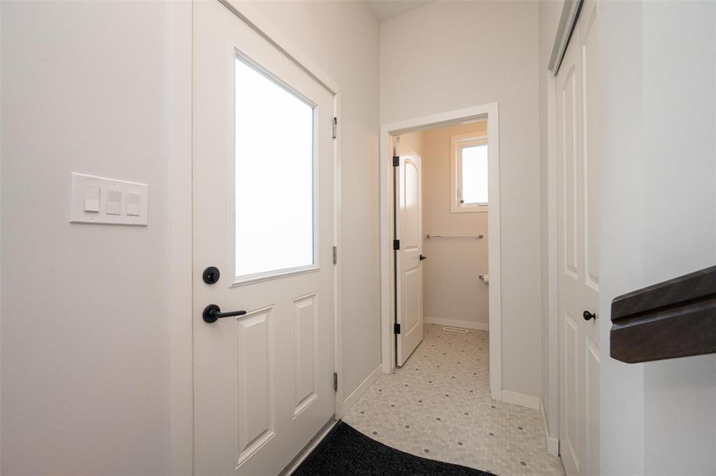 Photo 3 of 12 242 Ravenhurst Street, Winnipeg MB