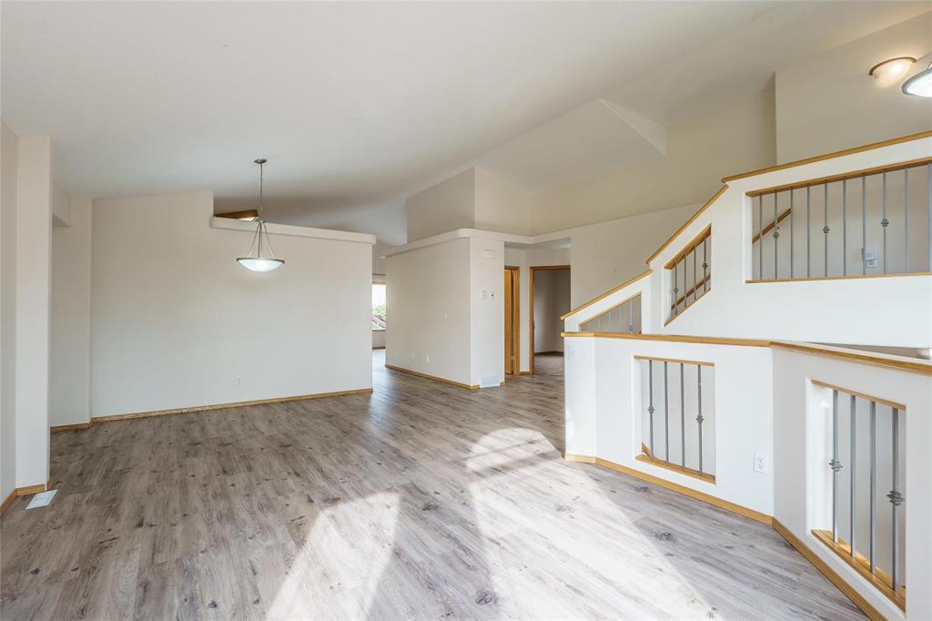 Photo 9 of 2 Samara Cove, Winnipeg MB