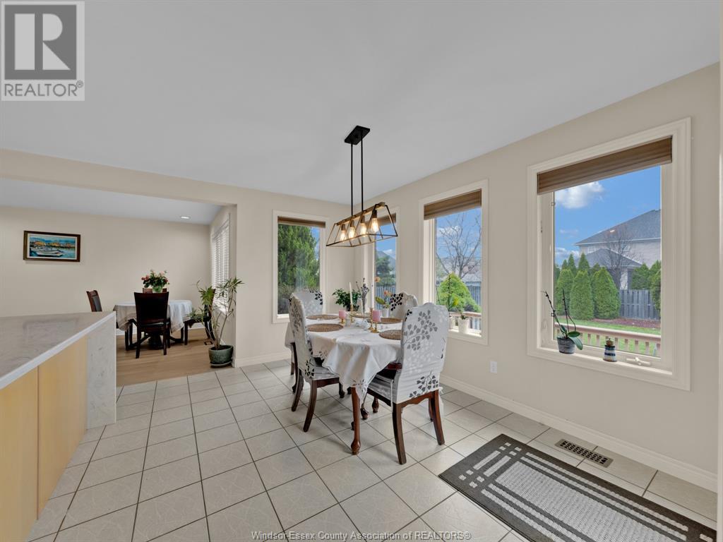 Photo 10 of 137 Seymour Crescent, Lakeshore ON