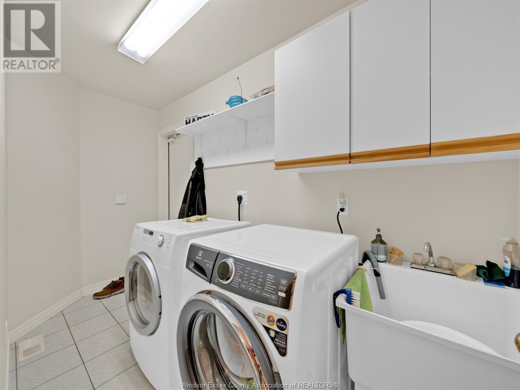 Photo 18 of 137 Seymour Crescent, Lakeshore ON