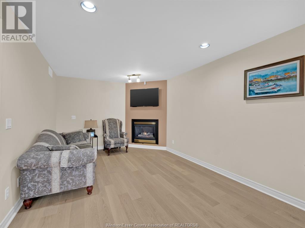 Photo 16 of 137 Seymour Crescent, Lakeshore ON