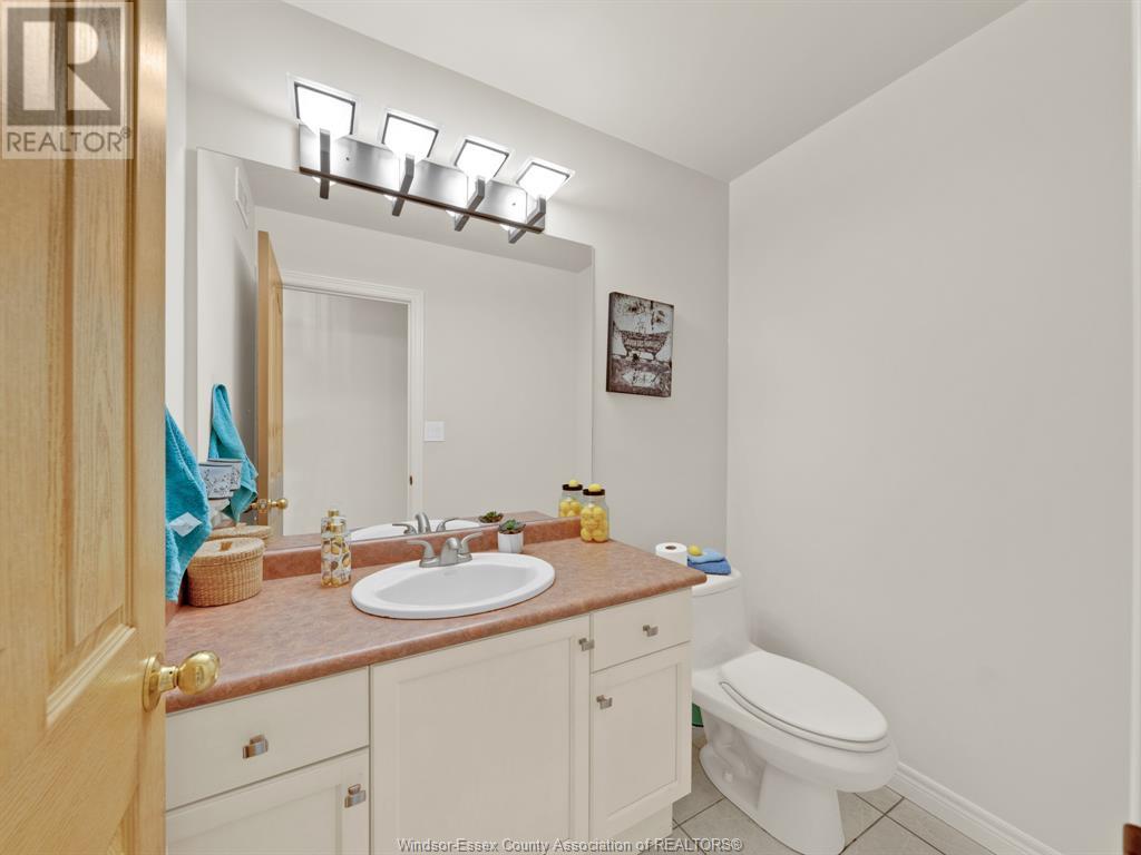 Photo 19 of 137 Seymour Crescent, Lakeshore ON