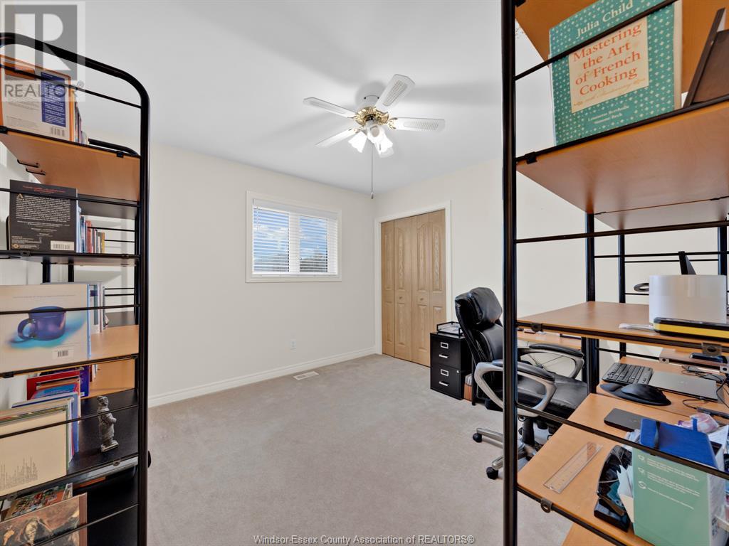 Photo 31 of 137 Seymour Crescent, Lakeshore ON