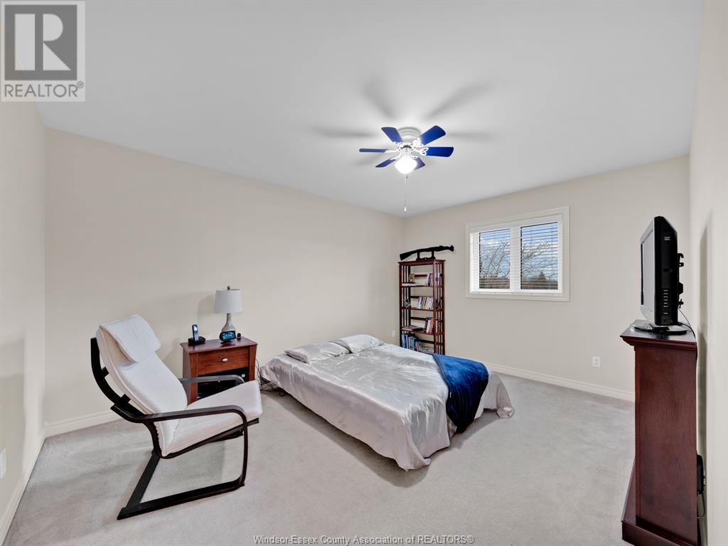 Photo 28 of 137 Seymour Crescent, Lakeshore ON