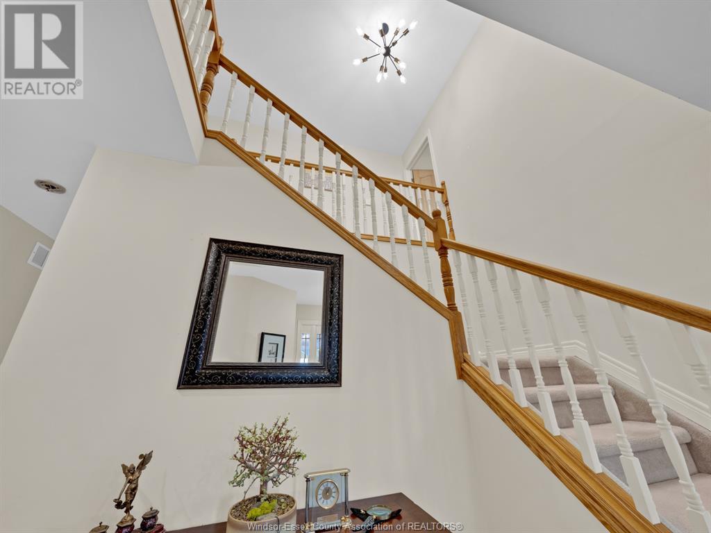 Photo 20 of 137 Seymour Crescent, Lakeshore ON