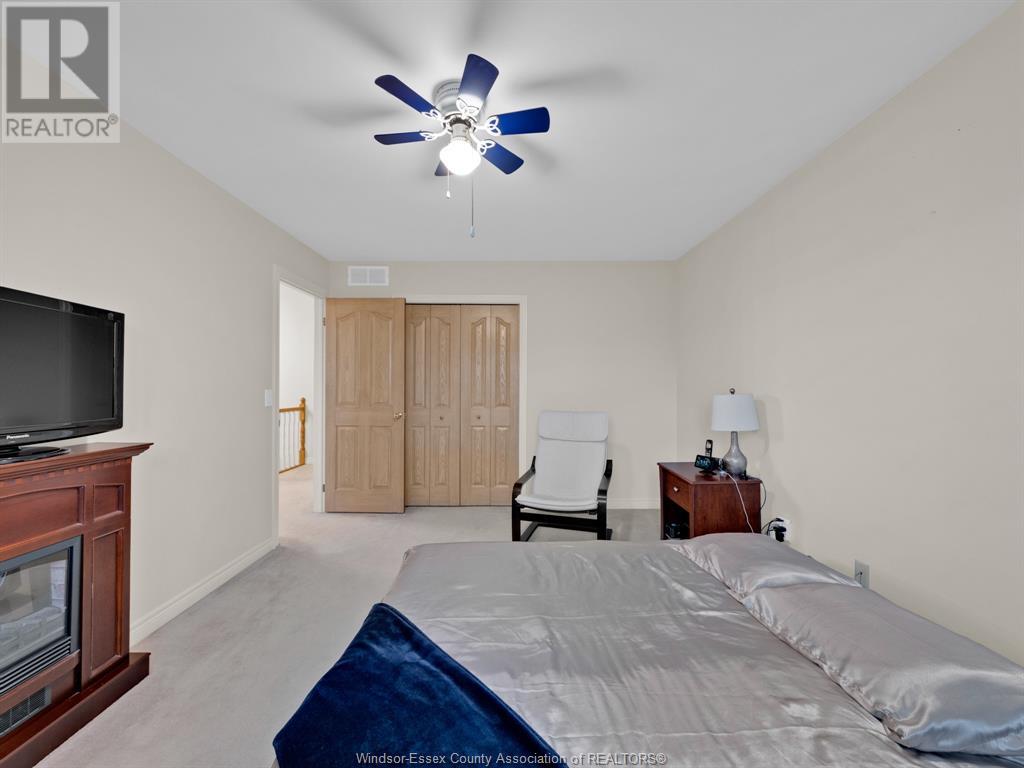 Photo 27 of 137 Seymour Crescent, Lakeshore ON