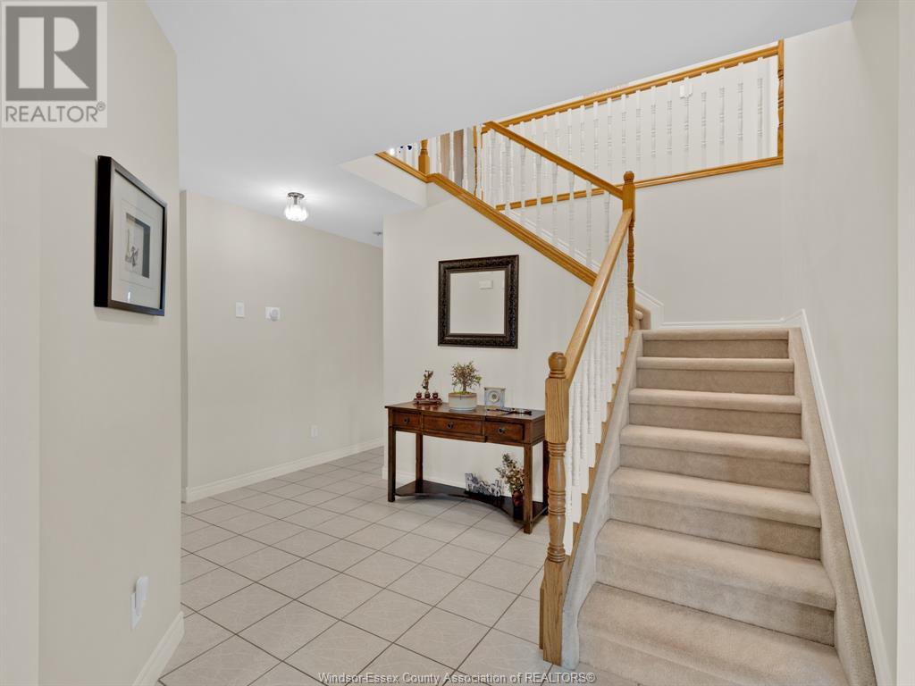 Photo 6 of 137 Seymour Crescent, Lakeshore ON