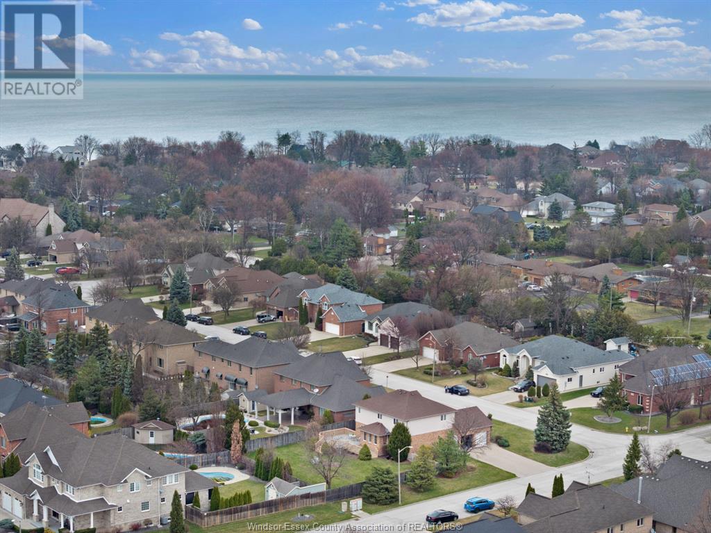 Photo 48 of 137 Seymour Crescent, Lakeshore ON