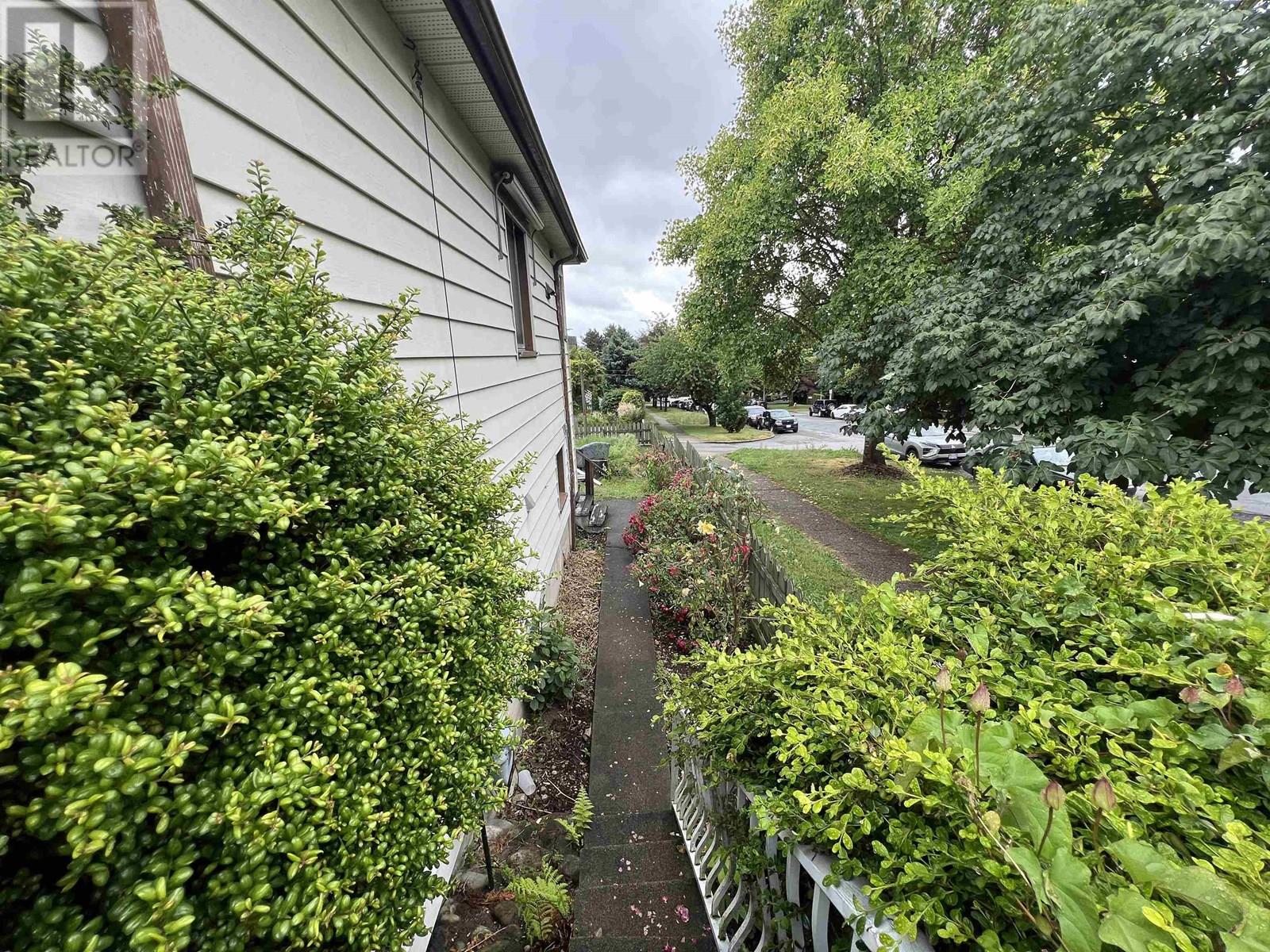 1224 SIXTH AVENUE, New Westminster
