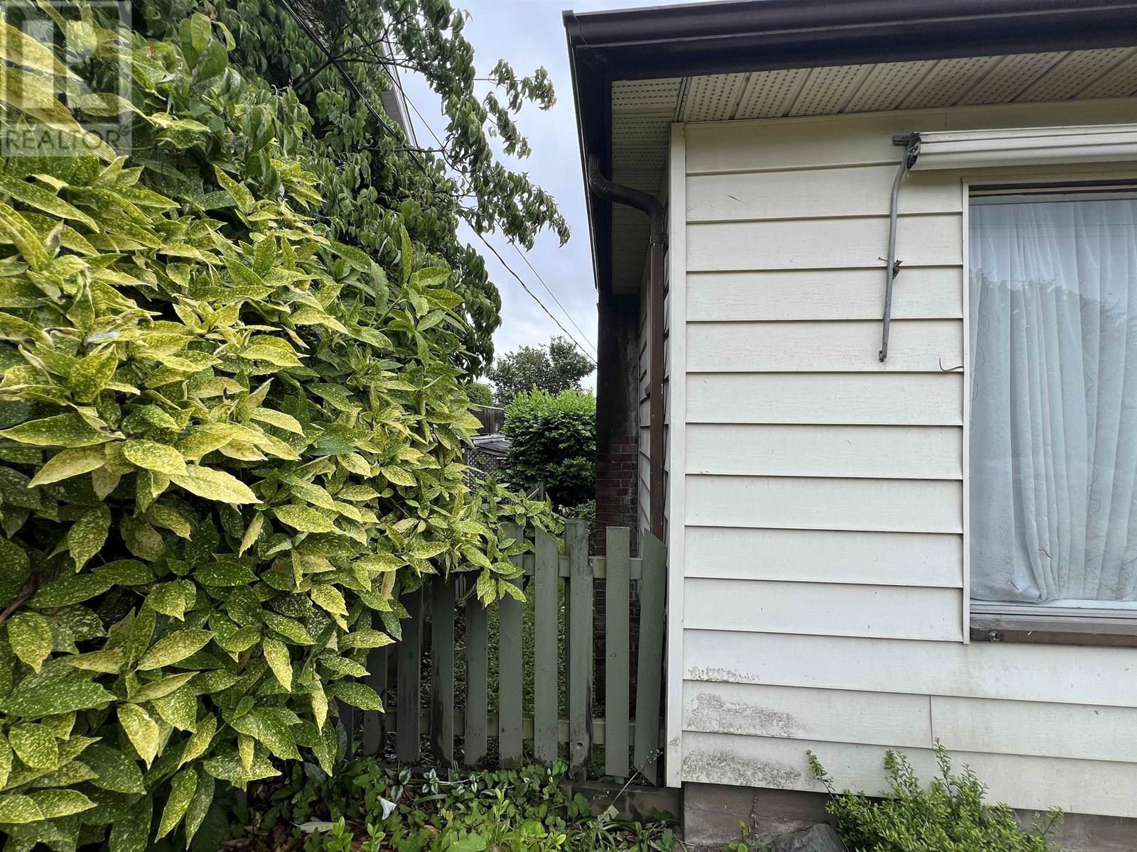 1224 SIXTH AVENUE, New Westminster