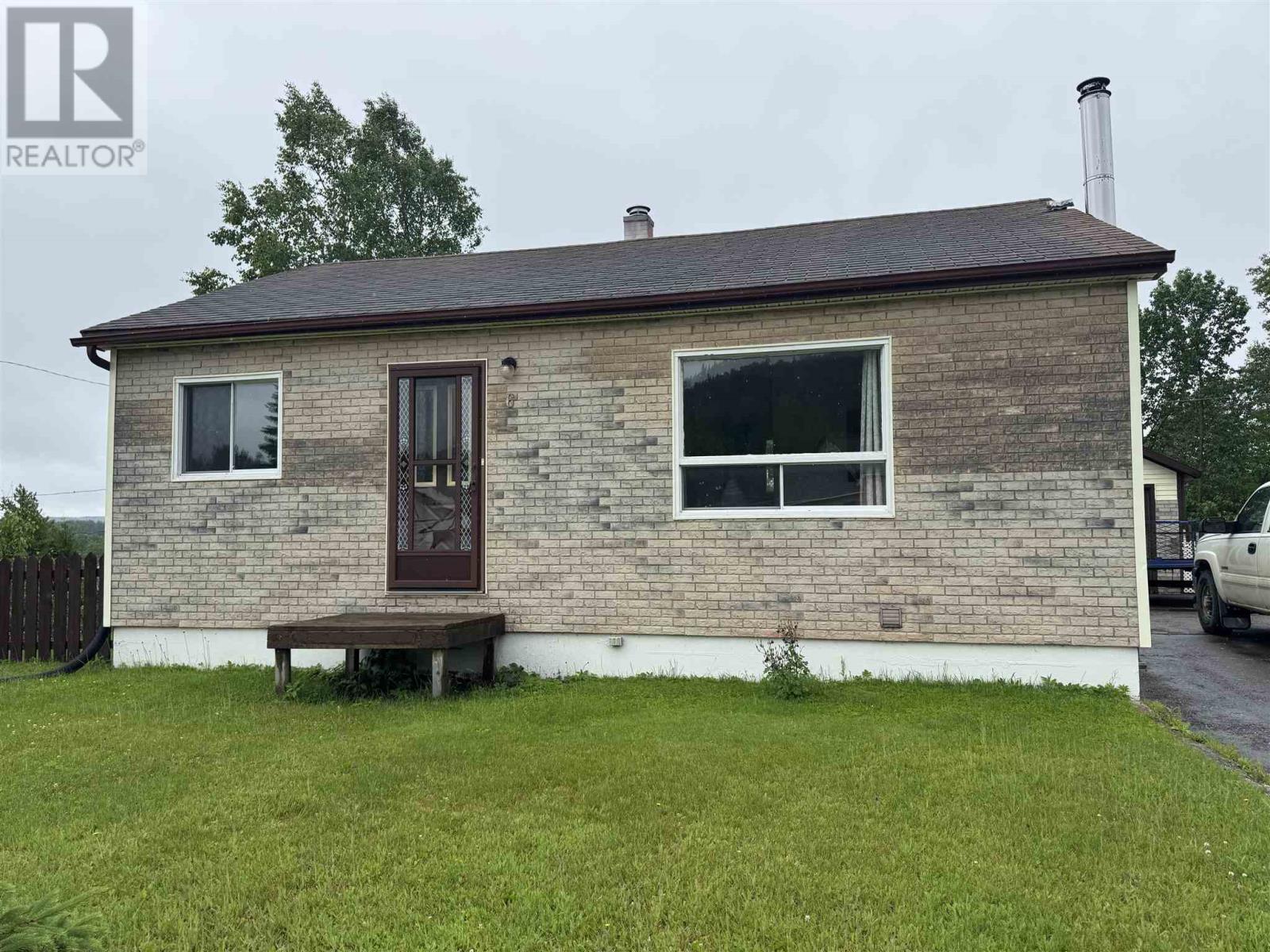 Photo 2 of 6 Kinglet Place, Manitouwadge ON