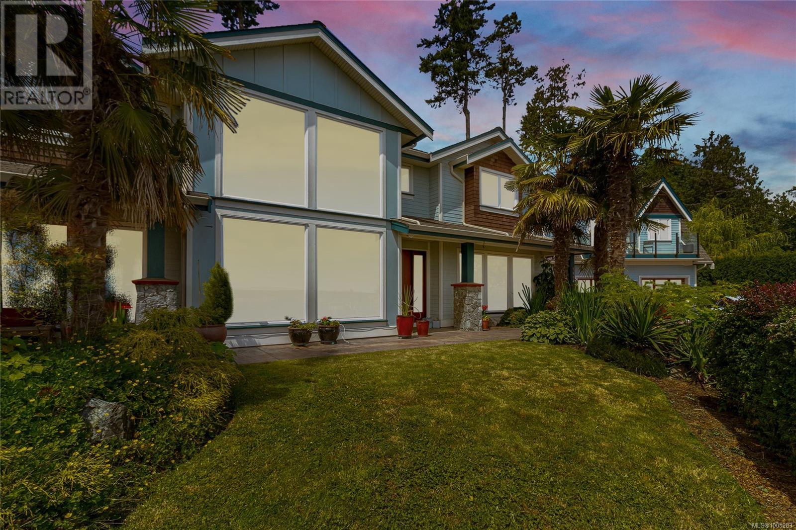 Photo 2 of 7014 Beach View Crt, Central Saanich BC