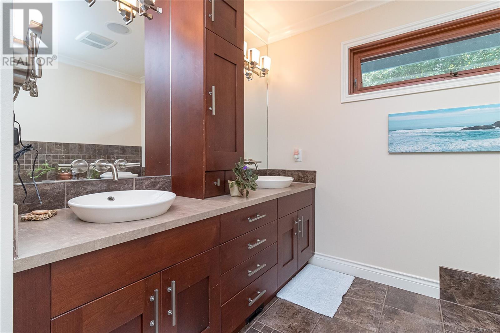 Photo 27 of 7014 Beach View Crt, Central Saanich BC