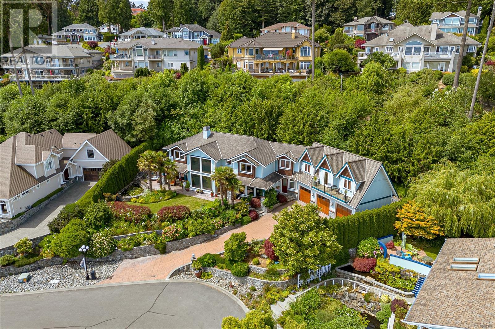 Photo 4 of 7014 Beach View Crt, Central Saanich BC