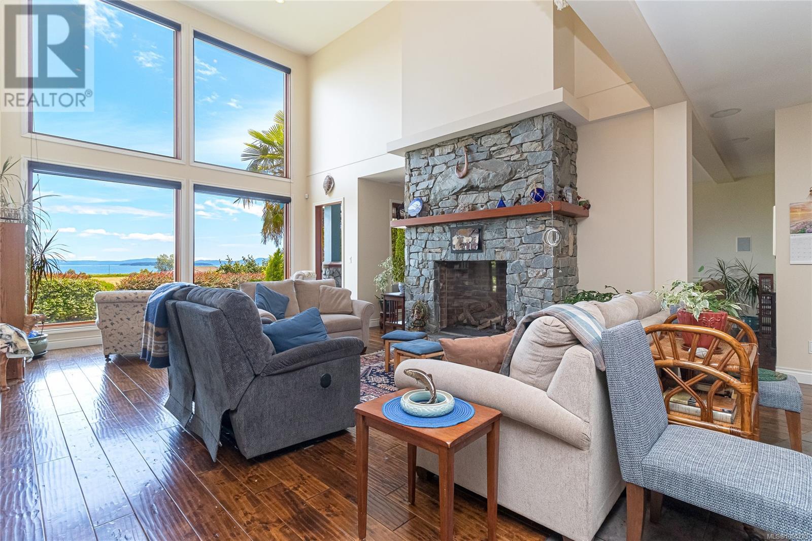 Photo 9 of 7014 Beach View Crt, Central Saanich BC