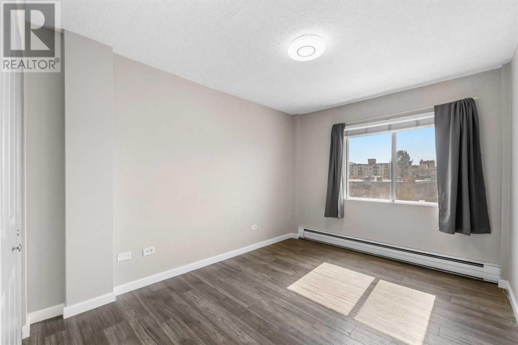 Single Family House for Sale in    Avenue SW Cliff Bungalow Calgary 