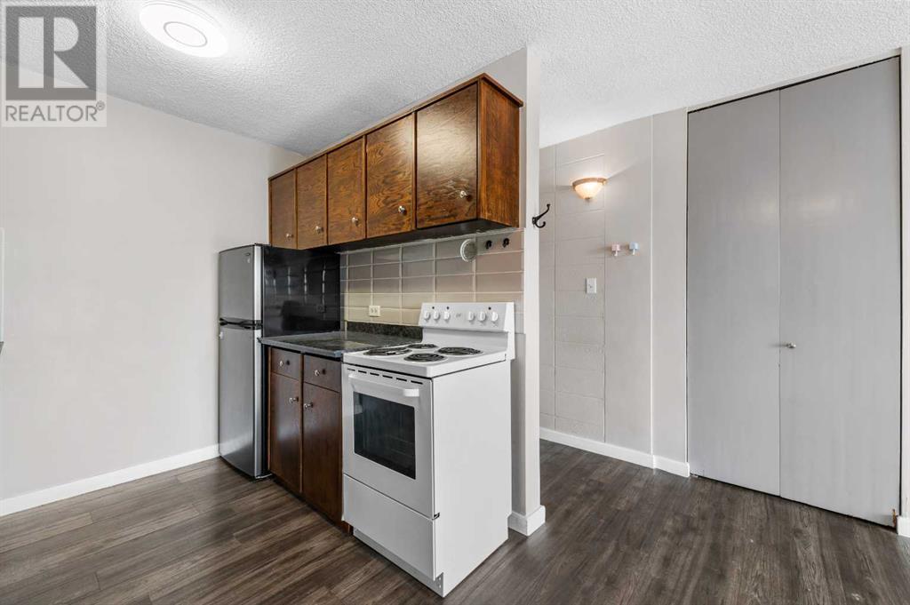 Single Family House for Sale in    Avenue SW Cliff Bungalow Calgary 