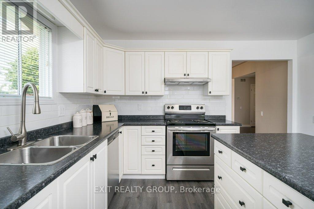 Photo 11 of 9 Quaker Court, Prince Edward County ON