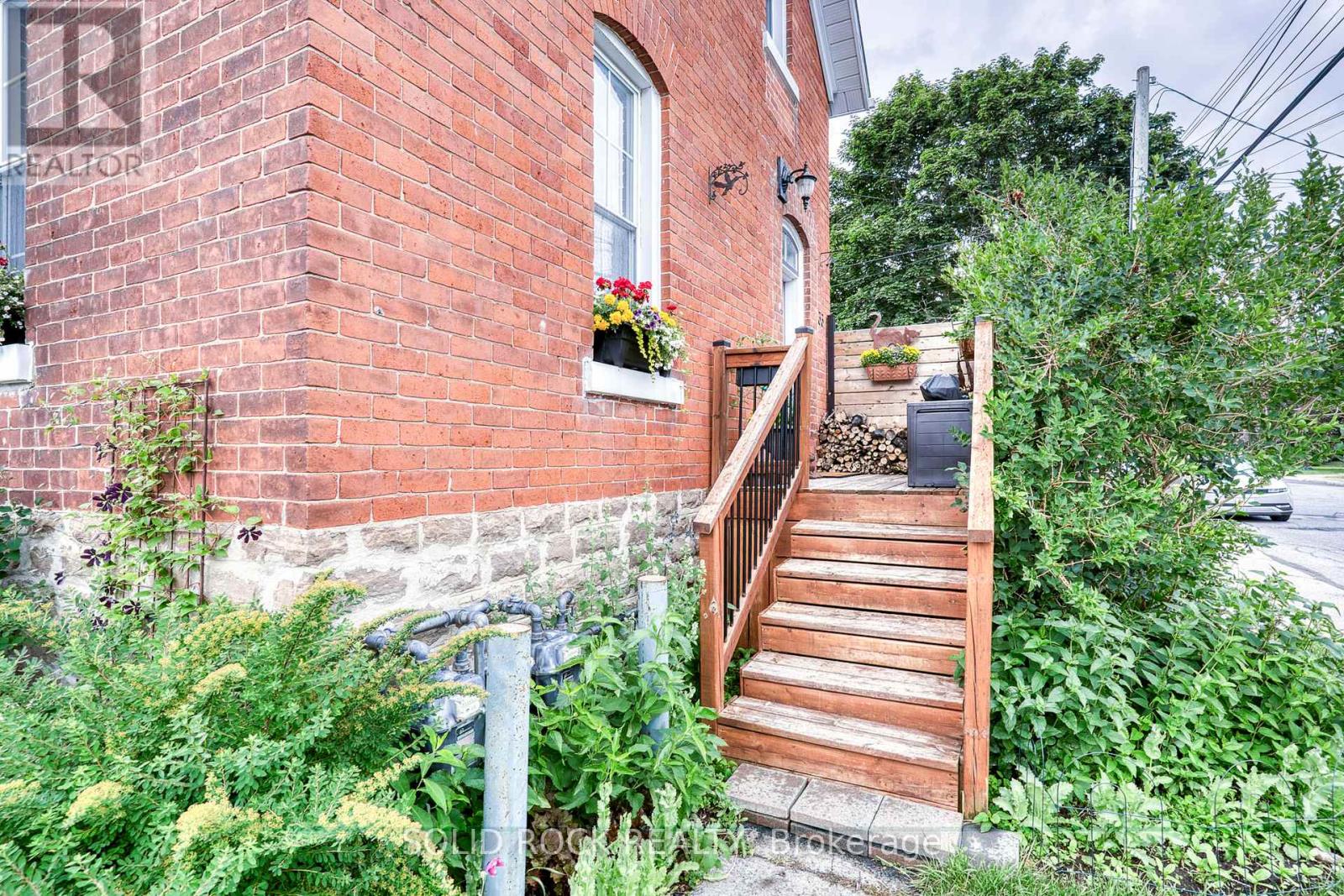 33A, Front Porch