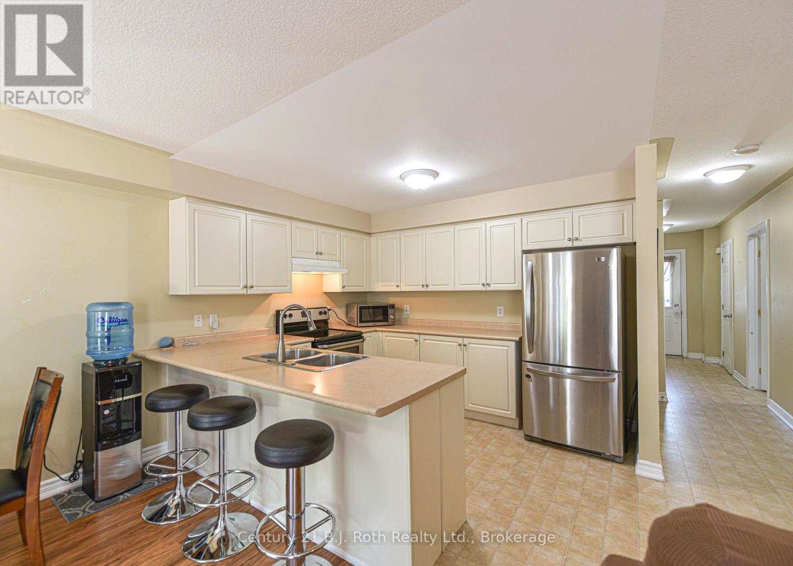 Photo 27 of 36 Michelle Drive, Orillia ON