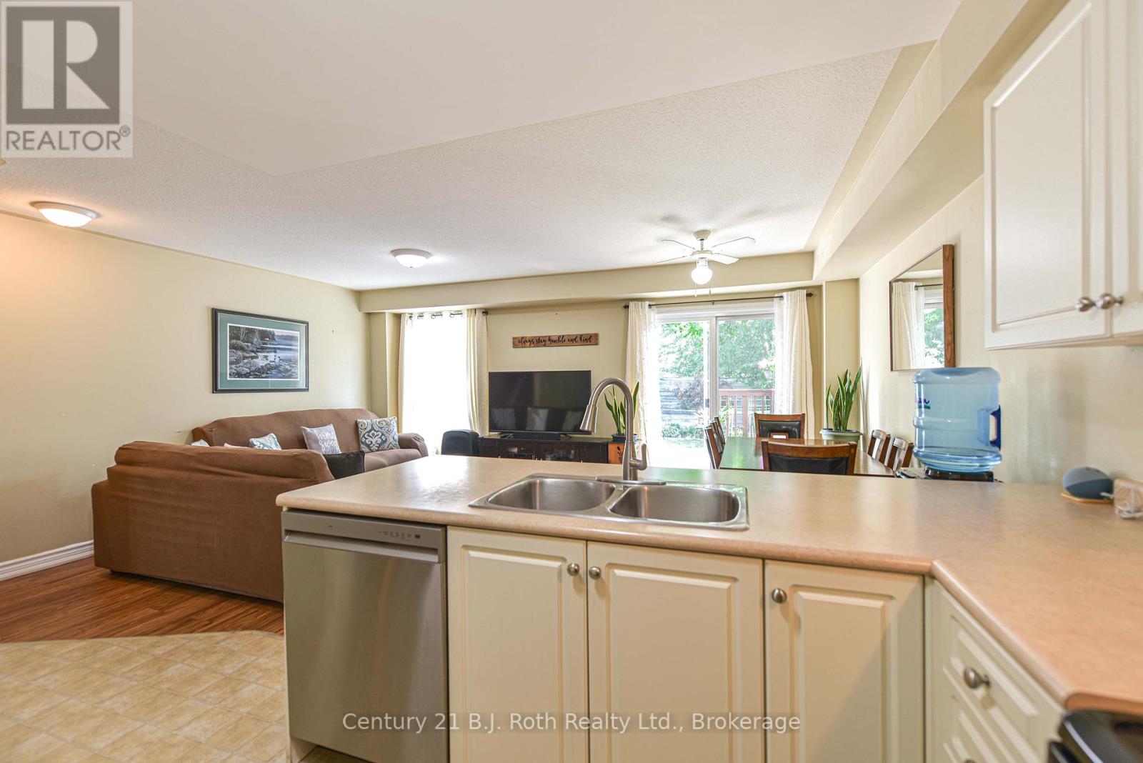 Photo 28 of 36 Michelle Drive, Orillia ON