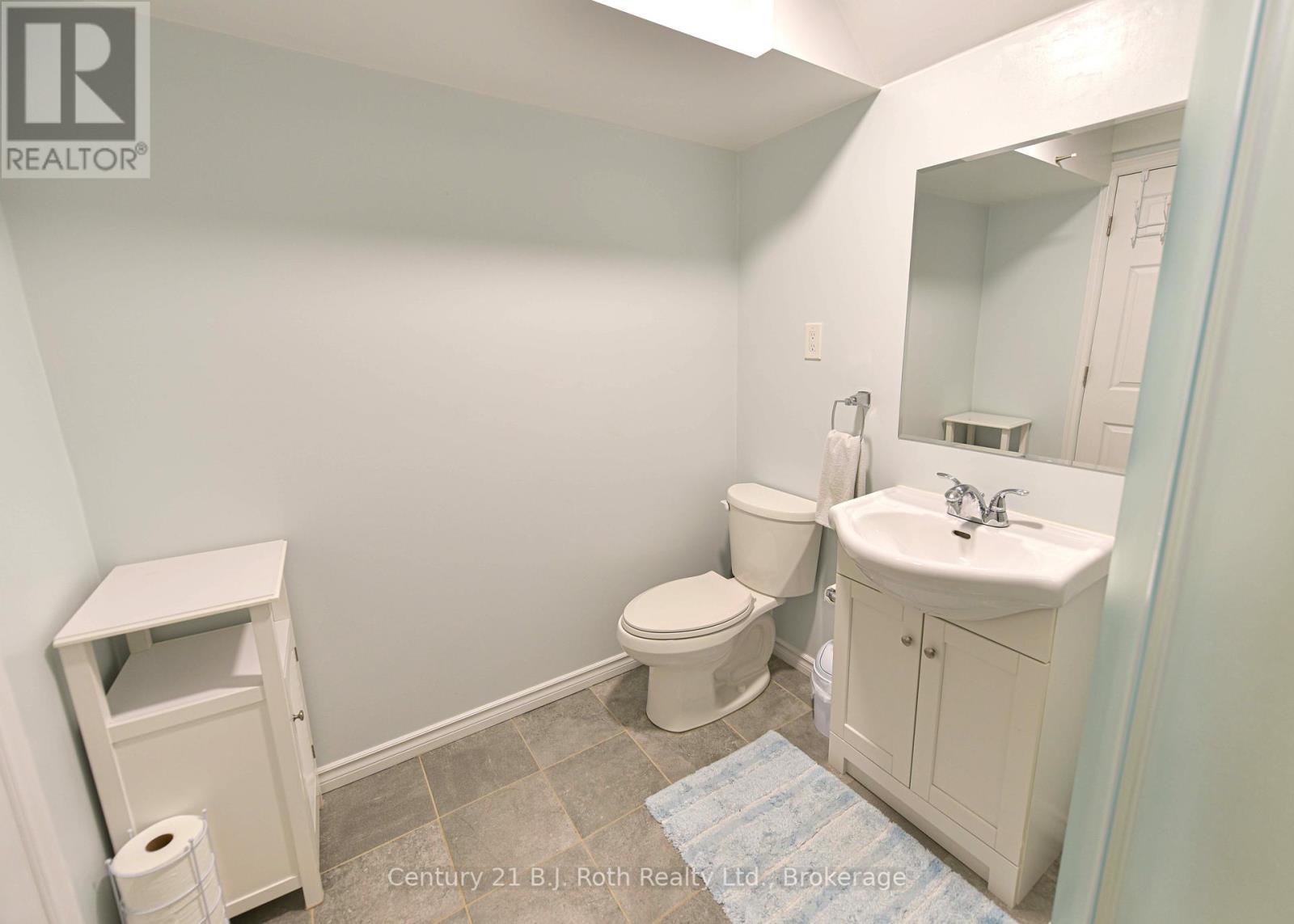 Photo 24 of 36 Michelle Drive, Orillia ON