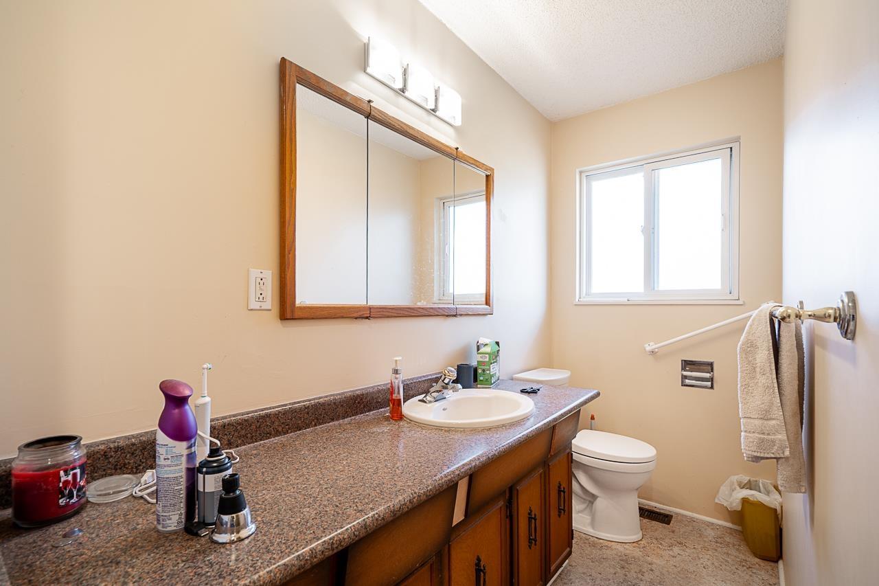 Photo 9 of 20221 47 A Avenue, Langley BC