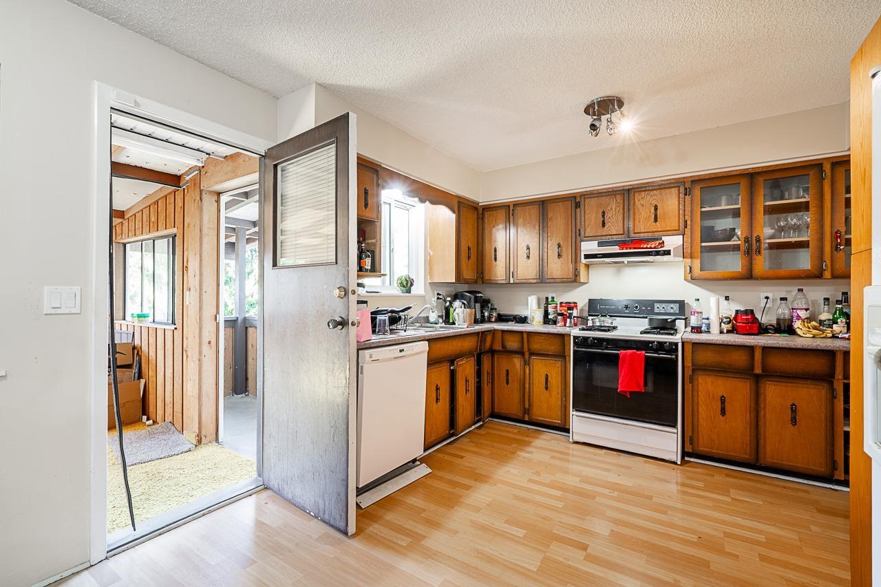 Photo 15 of 20221 47 A Avenue, Langley BC