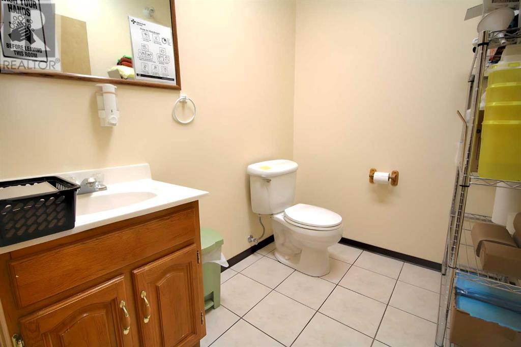Photo 27 of 2 5021 Parkwood Road, Blackfalds AB