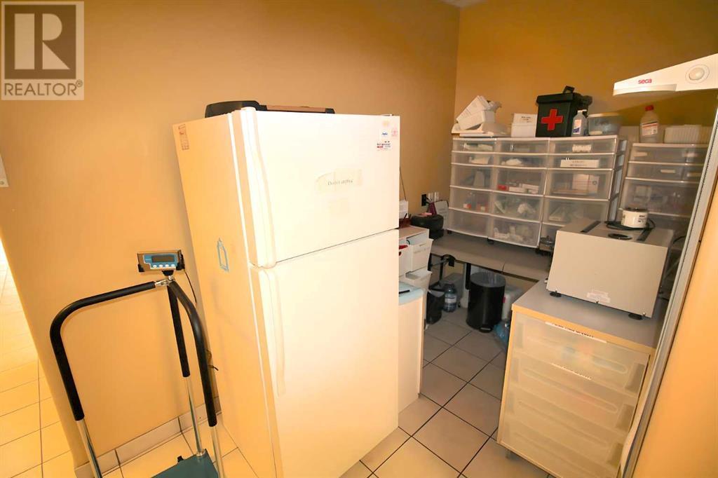 Photo 4 of 2 5021 Parkwood Road, Blackfalds AB