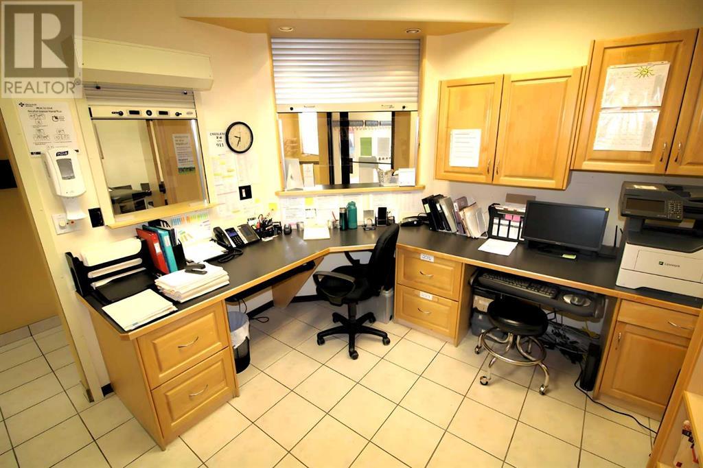 Photo 2 of 2 5021 Parkwood Road, Blackfalds AB