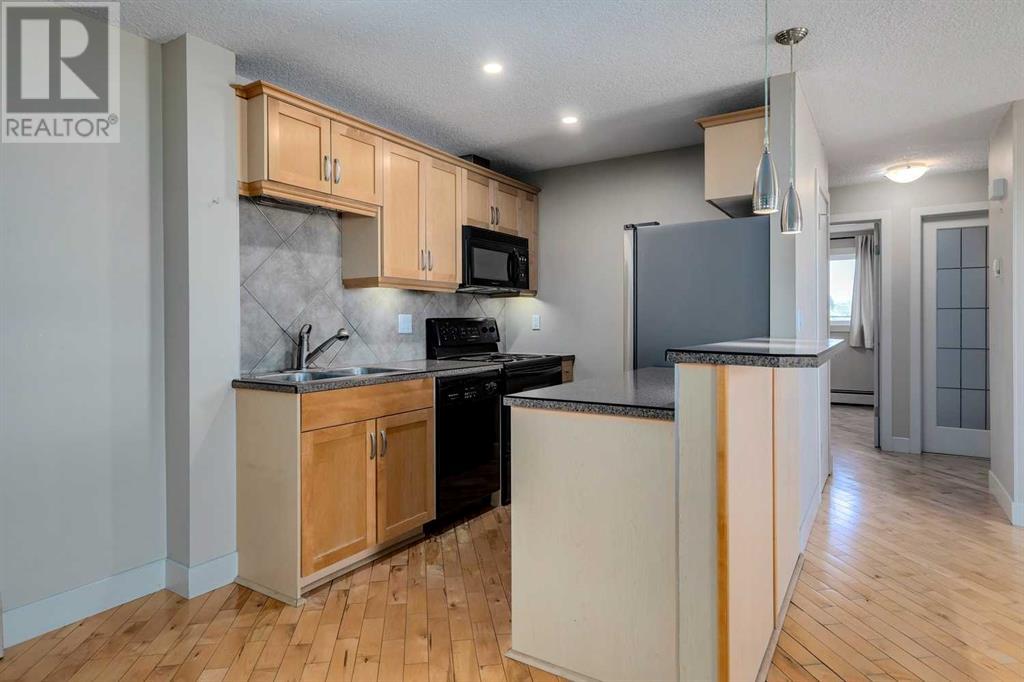Single Family House for Sale in    Street NE Renfrew Calgary 